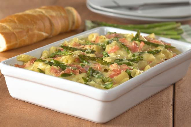Zapiekanka szparagowa z jajkiem i botwinką z menu beszamel
