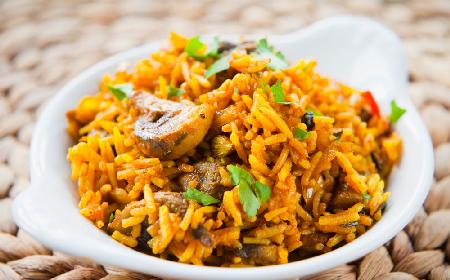 Pożywny ryż basmati z pieczarkami: przepis na wegetariańskie biryani