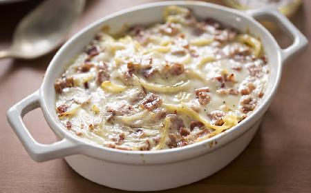Przepyszny makaron carbonara z piekarnika