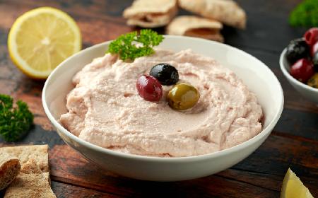 Taramasalata - przepis, jak zrobić grecką pastę z ikry i chleba?