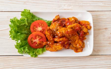 Ryba w chrupiącej panierce i ostrym sosie chili - lepsza niż