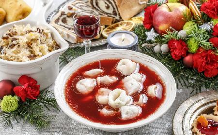 Przepis na uszka z grzybami suszonymi: idealne pierożki wegańskie do czerwonego barszczu