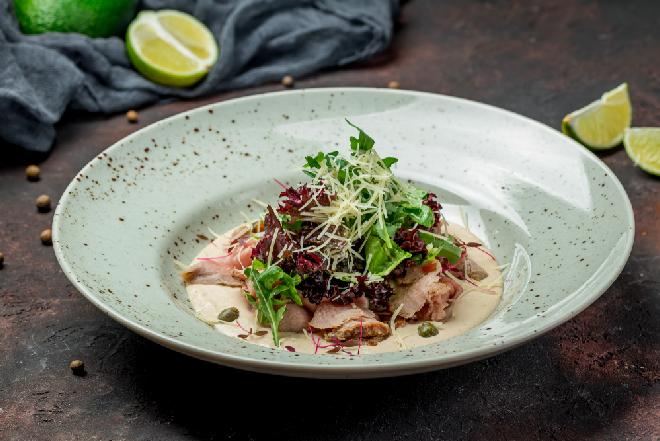 Vitello tonnato - znakomita cielęcina podawana na zimno z aromatycznym sosem tuńczykowym