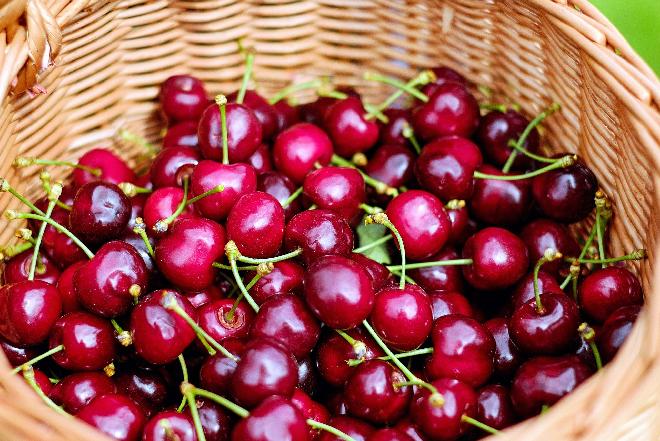 Chutney wiśniowy - przepis na aromatyczny sos
