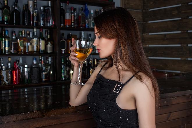 Jaki alkohol ma najmniej kalorii? Co pić na diecie?