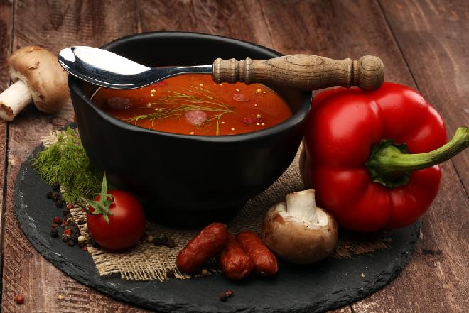 Zupa z pieczonej papryki i pomidorów
